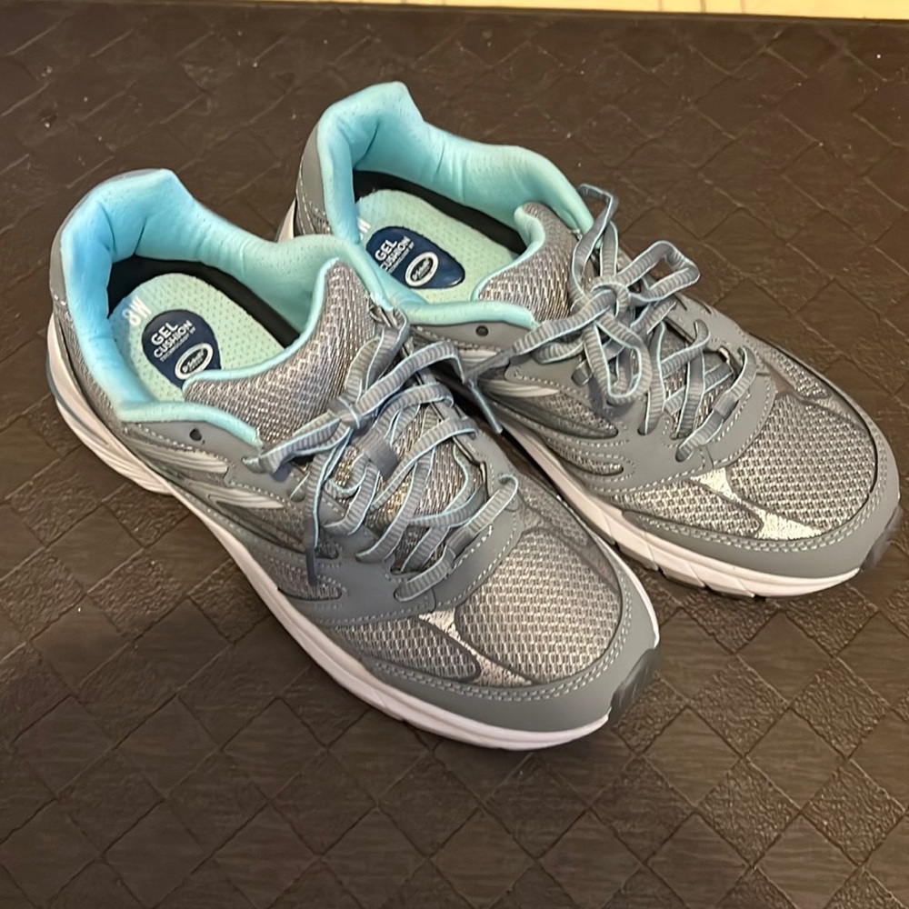 Dr. Scholl’s advance comfort collection women’s running shoes size 8W NWOT